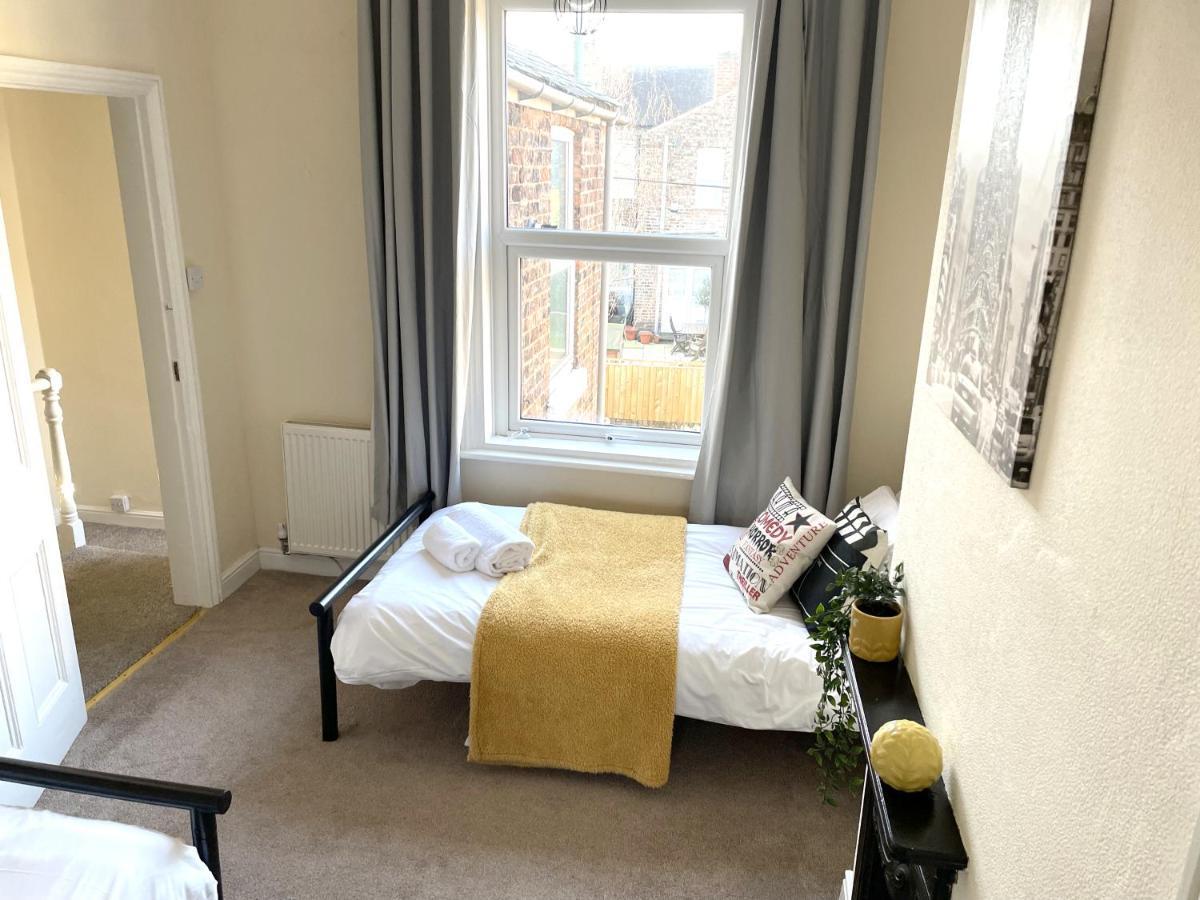 The Neville - Quaint Victorian With Free Parking *