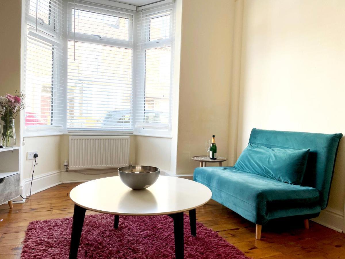 The Neville - Quaint Victorian With Free Parking Apartamento York